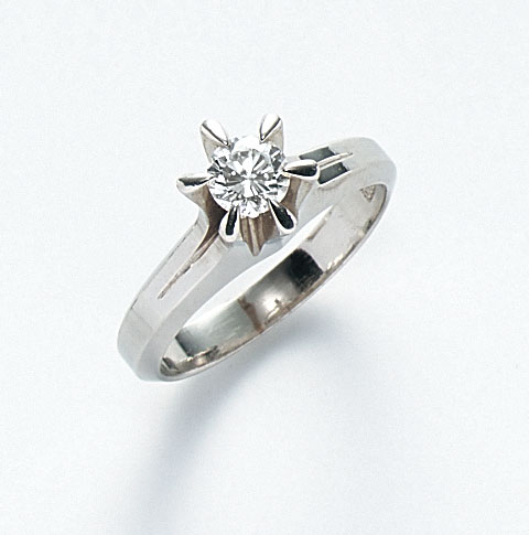 ダイヤモンドの立爪 - リング(指輪)